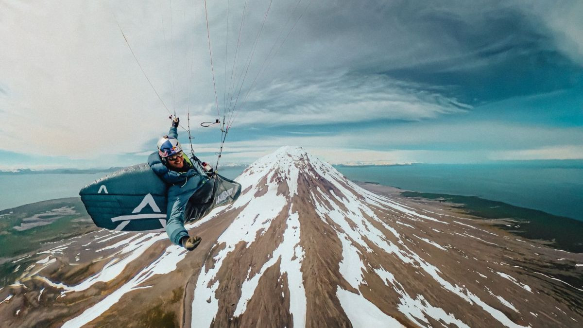 Paul Guschlbauer u nevjerovatnoj ekspediciji paraglajderom iznad vulkana na Aljasci Paul Guschlbauer u nevjerovatnoj ekspediciji paraglajderom iznad vulkana na Aljasci