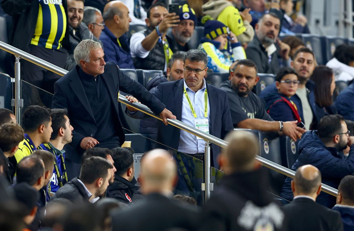 Mourinho s tribina ukrao šou igračima: Tadić i Džeko stidljivi, Livaković na vrhu zadataka