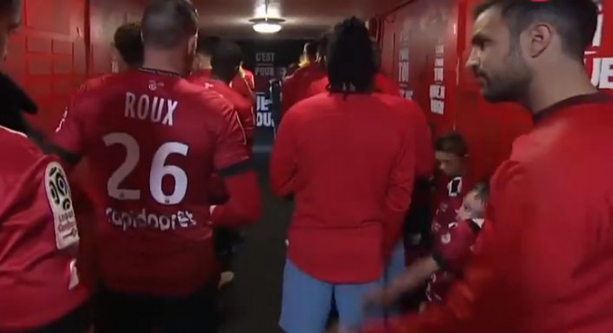 Igrač Guingampa ignorisao dječaka u tunelu, a onda je stvar u svoje ruke uzeo Cesc Fabregas