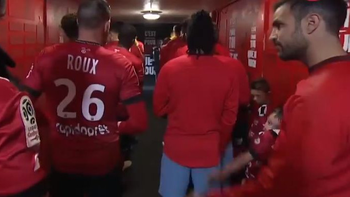 Igrač Guingampa ignorisao dječaka u tunelu, a onda je stvar u svoje ruke uzeo Cesc Fabregas