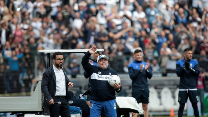 Navijači u transu, a Maradona poručio: Nisam čudotvorac, volim da radim, ali volim i novac