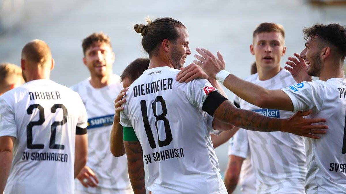 Porodica vrištala i plakala ispred TV-a: Nakon 277 utakmica i 11 godina karijere zabio prvi gol! Porodica vrištala i plakala ispred TV-a: Nakon 277 utakmica i 11 godina karijere zabio prvi gol!