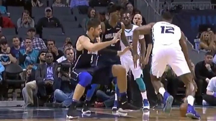 Dwight Howard se pretvorio u Irvinga i obrukao Vučevića