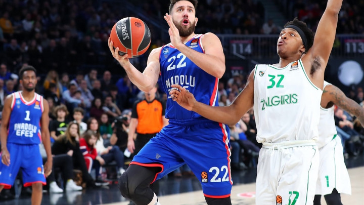 Anadolu Efes gazi i dalje, Žalgiris nakon sjajne utakmice pao u Istanbulu