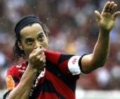 Ronaldinho rešeta(o) mreže i u Brazilu
