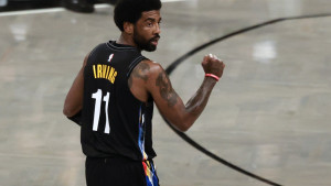 Presedan u Americi: Irving vraćen u tim, može igrati i bez vakcine!