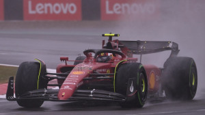 Kiša napravila haos u Silverstoneu, a Sainz u posljednjoj sekundi šokirao Verstappena i Leclerca