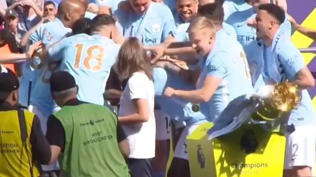 Igrači Cityja na proslavi srušili trofej, a onda se javio Sergio Ramos