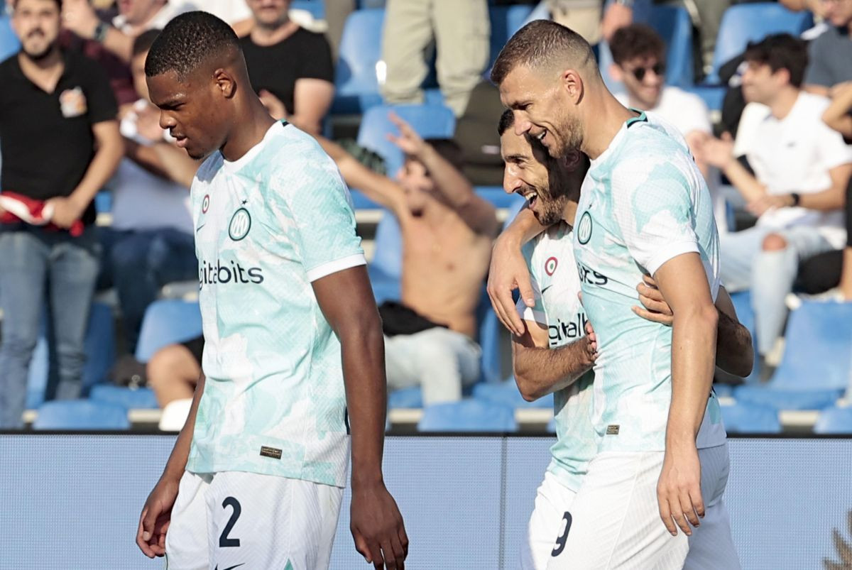Edin Džeko priredio iznenađenje saigračima, objasnio i koji gol mu je najdraži u Seriji A Edin Džeko priredio iznenađenje saigračima, objasnio i koji gol mu je najdraži u Seriji A