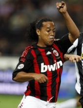 Seedorf iznerviran Ronaldinhovim nezalaganjem