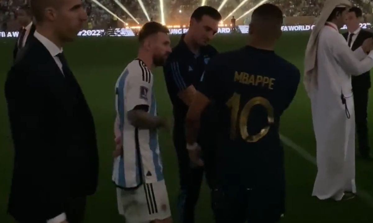 Mbappe je čekao mrak da priđe Messiju, uslijedio je momenat koji najbolje opisuje njihov odnos