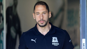 Nakon fenomenalnih partija u Plymouthu Nikola Katić pravi novi transfer i ostaje na Otoku?