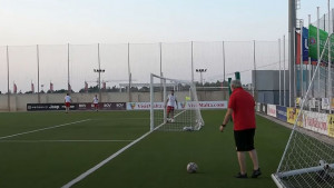 Amar Osim na treningu Veleža pokazao da i dalje ima magiju u nogama