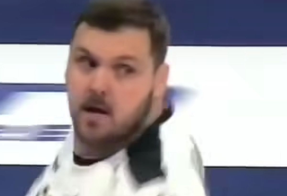 Hrvatski komentatori ismijavali protivničkog rukometaša: "Kad ga čovjek vidi..." Hrvatski komentatori ismijavali protivničkog rukometaša: "Kad ga čovjek vidi..."
