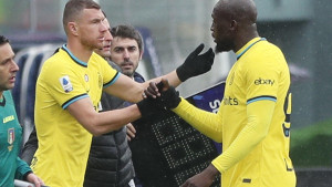 Inter se ne želi odreći obojice - Otkriveno ko ide, Lukaku ili Džeko!