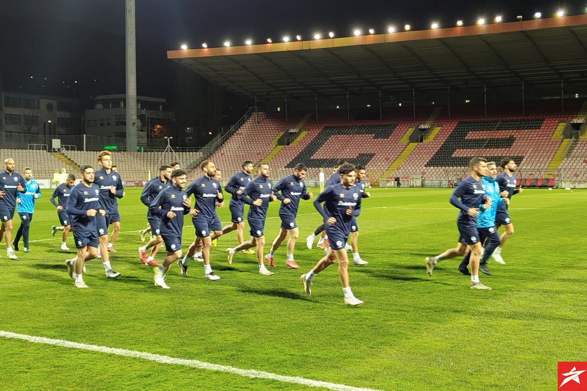 Reprezentacija Kipra trenirala na Bilinom polju, nadamo se da će ga sutra tužni napustiti Reprezentacija Kipra trenirala na Bilinom polju, nadamo se da će ga sutra tužni napustiti
