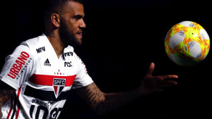 Dani Alves se nudi italijanskom velikanu: Godine su samo broj