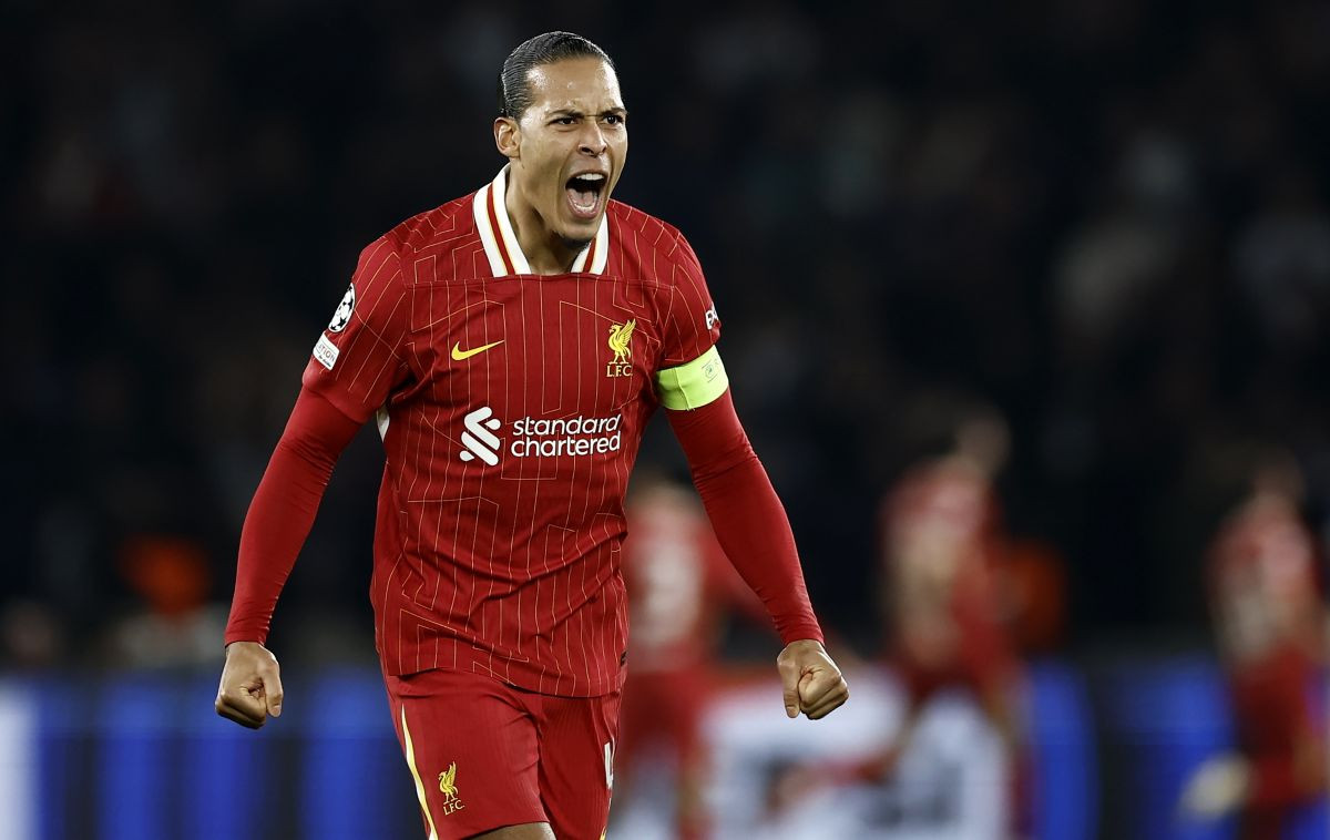 Panika na Anfieldu: U Liverpoolu saznali da Van Dijk na stolu ima ponude tri evropska velikana Panika na Anfieldu: U Liverpoolu saznali da Van Dijk na stolu ima ponude tri evropska velikana