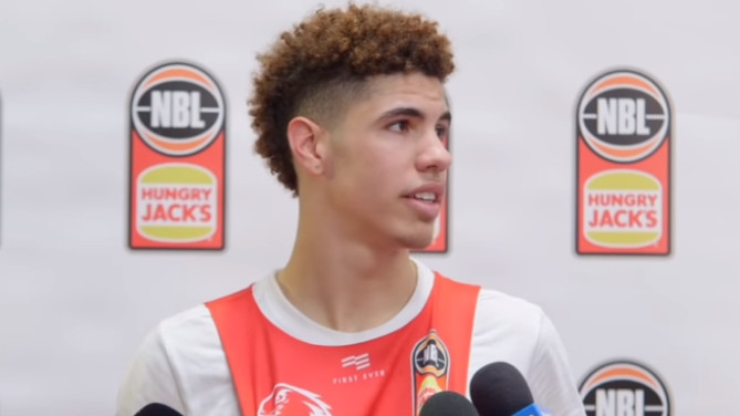 LaMelo Ball odličan na debiju u novom timu