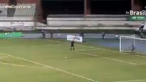 Izveo najbizarniji penal ikad i obrukao se za sva vremena