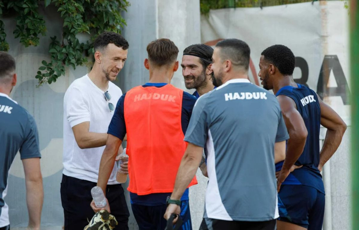 Perišić pet do 12 isplatio siću, uslijedio gospodski potez Hajduk, a kad je sve došlo do navijača... Perišić pet do 12 isplatio siću, uslijedio gospodski potez Hajduk, a kad je sve došlo do navijača...