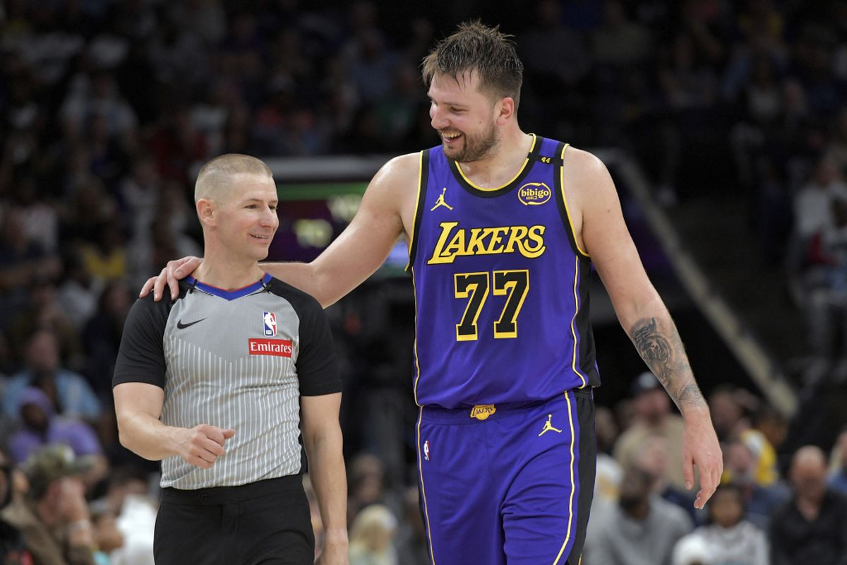 Dončić o novom ugovoru u Lakersima: "Ne znam o čemu pričate" Dončić o novom ugovoru u Lakersima: "Ne znam o čemu pričate"