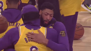 Spiker u Staples Centru svakog igrača Lakersa predstavio kao Kobeja Bryanta