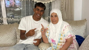 Nije samo nana Fatima bila razlog: Zna se zašto je Yamal odbio fotografisanje nakon potpisa ugovora