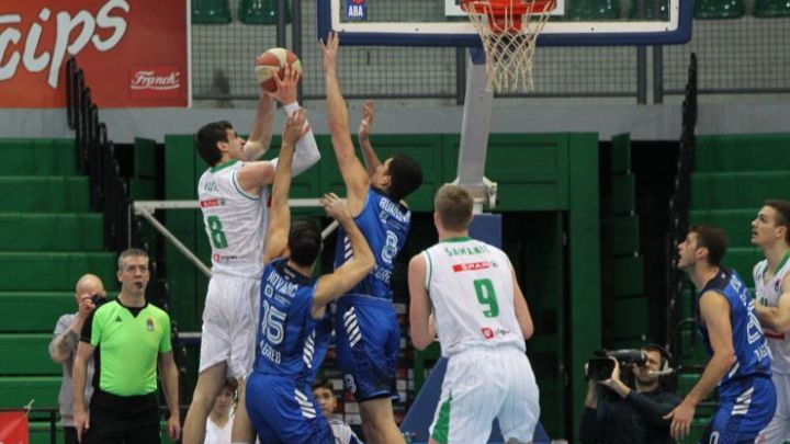 Aleksandar Lazić ubacio sedam poena, Olimpija razbijena u Zagrebu