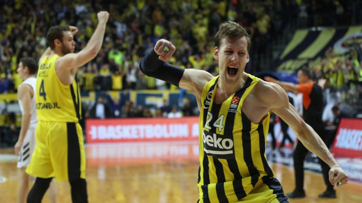Problem za Fenerbahče: Jan Vesely mjesec dana van terena! Problem za Fenerbahče: Jan Vesely mjesec dana van terena!