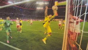 Mats Hummels je protiv Bayerna izveo jedan od najboljih defanzivnih poteza ikad