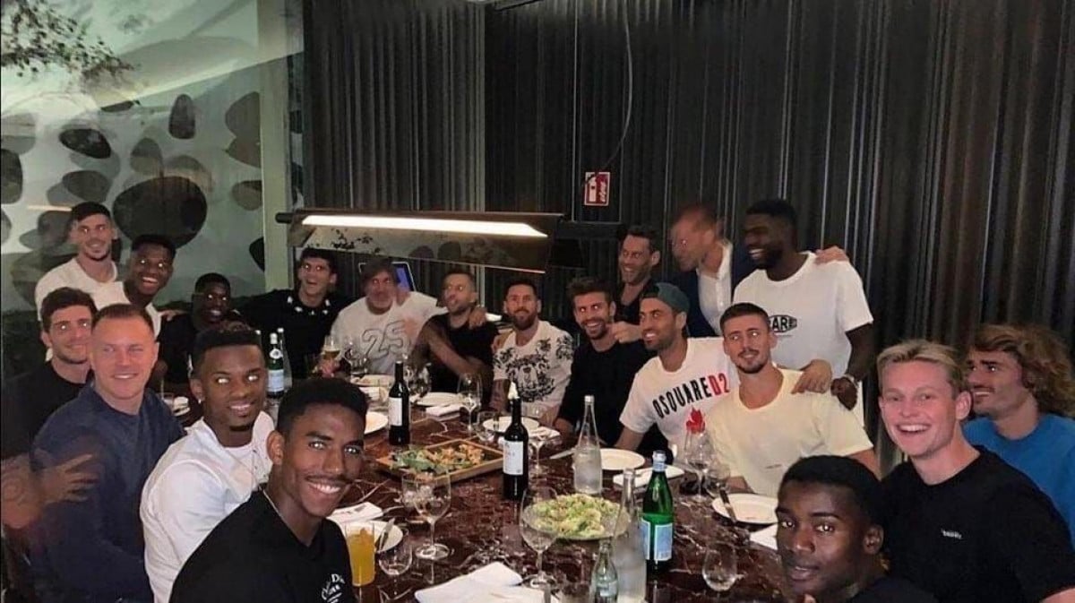 Pique organizovao večeru za igrače Barcelone i doveo posebnog gosta