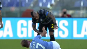 Immobile kakvog nikad nismo vidjeli: Ošamario Vidala i dobio crveni karton