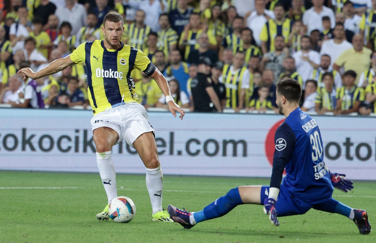 Fantastični Edin Džeko postigao jedan od najtežih golova u karijeri, Fener brojao do pet Fantastični Edin Džeko postigao jedan od najtežih golova u karijeri, Fener brojao do pet