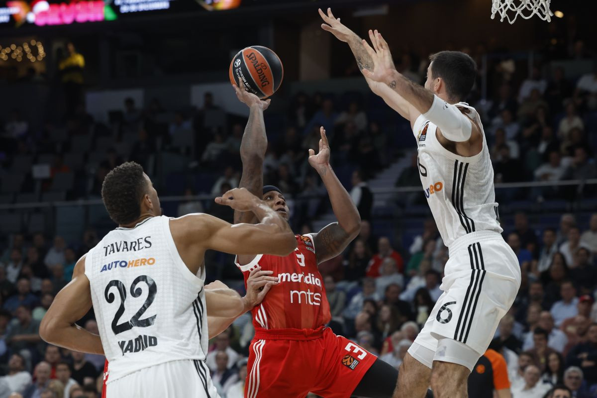 Novi skandal u Euroligi: Tavares igrao sa pet ličnih grešaka protiv Crvene zvezde Novi skandal u Euroligi: Tavares igrao sa pet ličnih grešaka protiv Crvene zvezde
