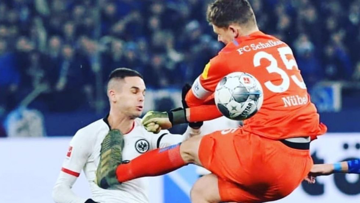 Golman Schalkea žestoko kažnjen zbog brutalnog starta na Gaćinoviću