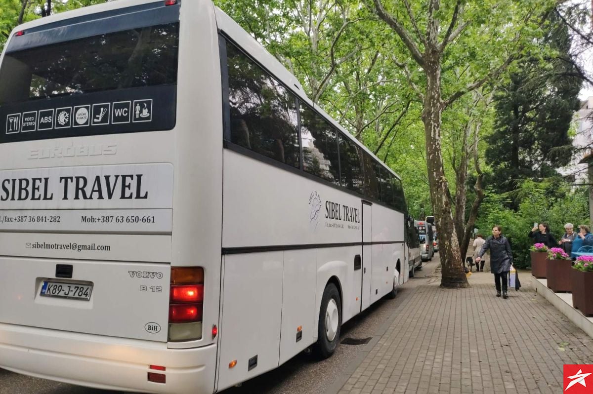Dugačka kolona autobusa sa navijačima Zrinjskog krenula za Zenicu 