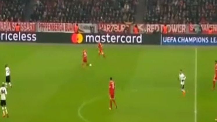 Bayern se mučio s igračem više, Muller više sretno nego spretno za 1:0