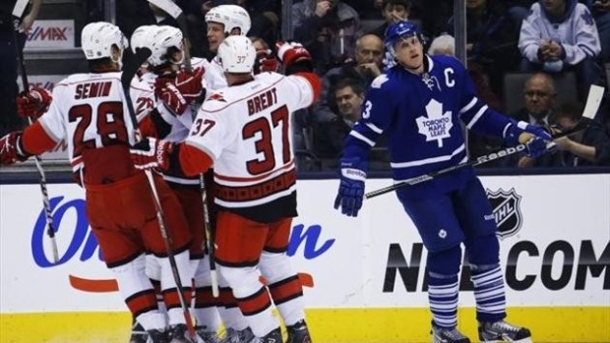 Carolina Hurricanesi razbili Maple Leafse Carolina Hurricanesi razbili Maple Leafse