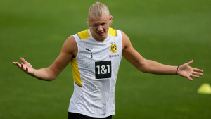 Erling Haaland potpisivao autograme u šorcu drugog kluba
