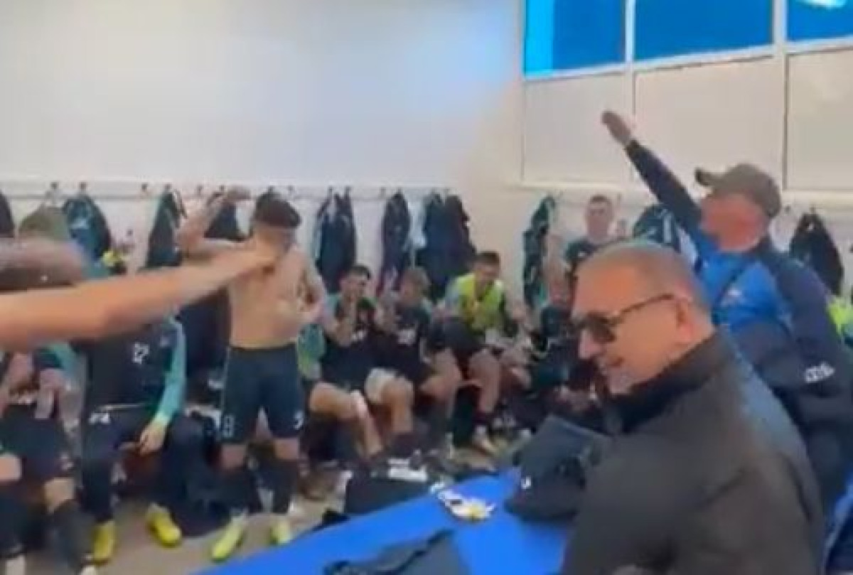 Pjesma Sinana Sakića ori stadionom Igmana, veliko slavlje u svlačionici GOŠK-a Pjesma Sinana Sakića ori stadionom Igmana, veliko slavlje u svlačionici GOŠK-a