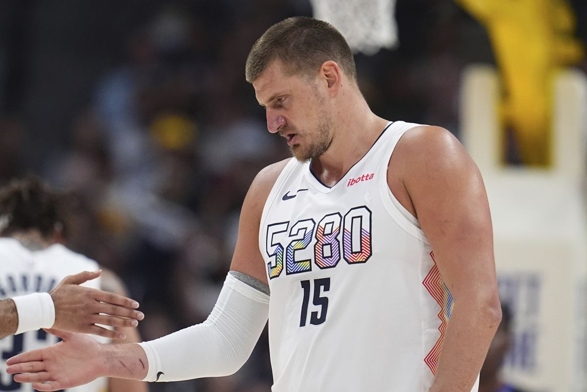 Ni Jokić nije odolio popularnom hitu bh. pjevača: Hoće li ova pjesma postati hit u Denveru? Ni Jokić nije odolio popularnom hitu bh. pjevača: Hoće li ova pjesma postati hit u Denveru?