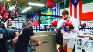 Bosanska zvijer udara žestoko: Jusuf Nurkić dominira i sa rukavicama na rukama