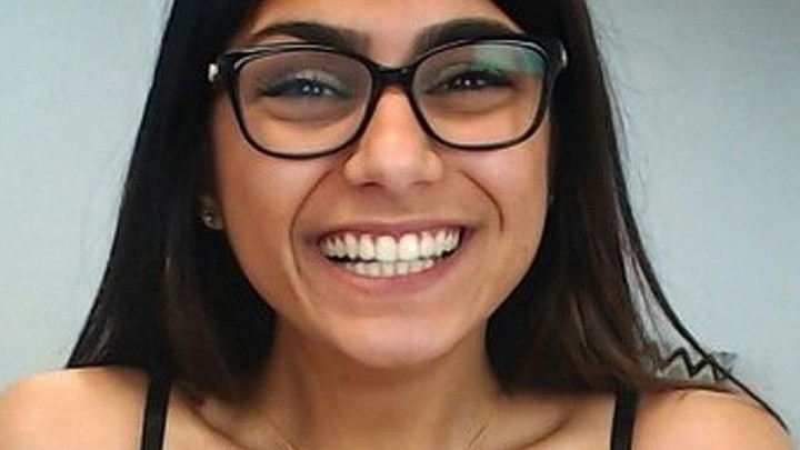 Mia Khalifa oduševila navijače West Hama slikama u dresu: Jedva čekam da vidite šta sam snimala....