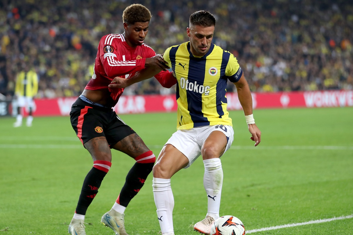 Nevjerovatni Fener brojao do šest - Tadić pao u drugi plan, Mourinho je pogodio s "novim" igračem! Nevjerovatni Fener brojao do šest - Tadić pao u drugi plan, Mourinho je pogodio s "novim" igračem!