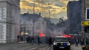 Navijači Željezničara u korteu krenuli prema Koševu
