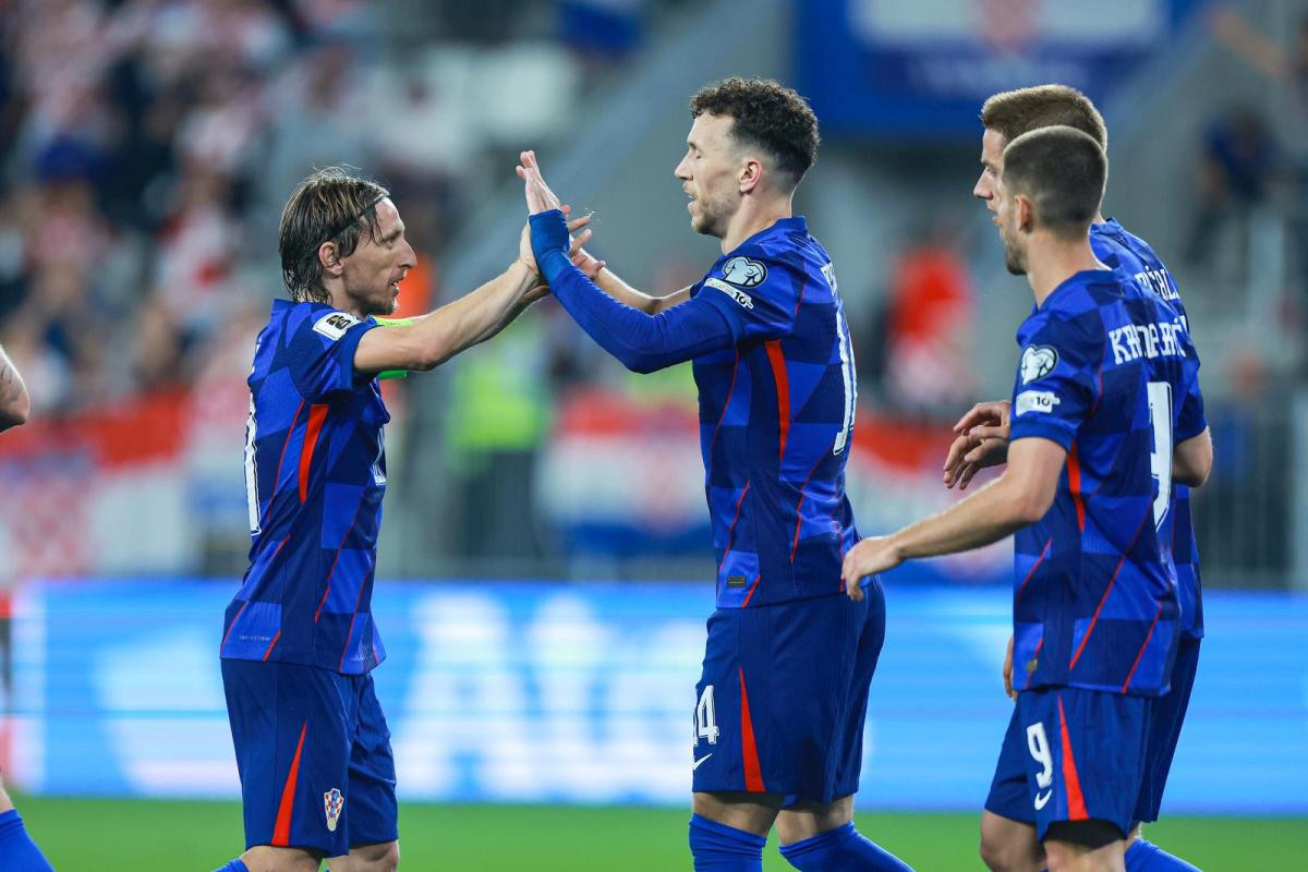 Bomba na Poljudu! Prvo Perišić, pa Rakitić, a naredni je treći čuveni Vatreni: "Neka hvala!" Bomba na Poljudu! Prvo Perišić, pa Rakitić, a naredni je treći čuveni Vatreni: "Neka hvala!"