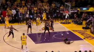LeBron "uništio" Trevora Arizu, još da je pogodio...