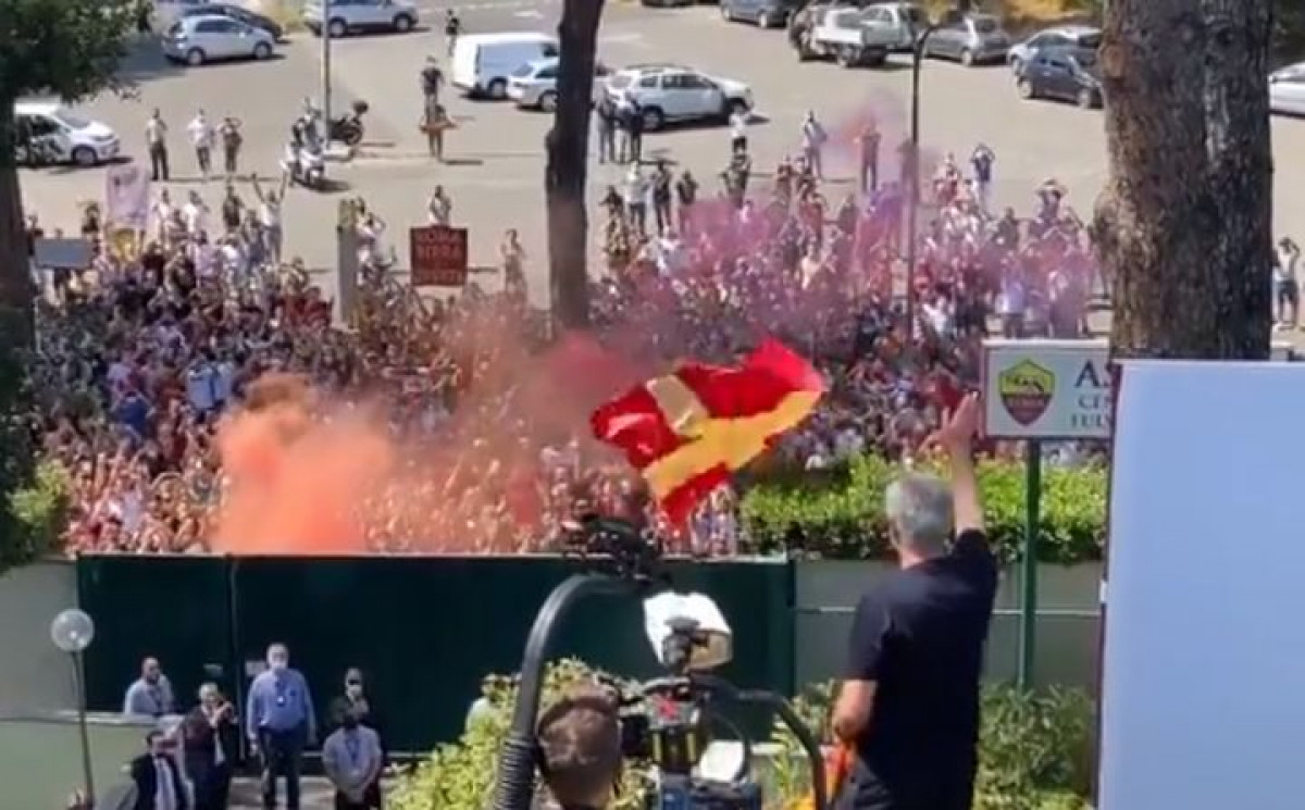 Dočekan kao kralj: Mourinho ostao u čudu kada je izašao pred navijače Rome u Trigoriji