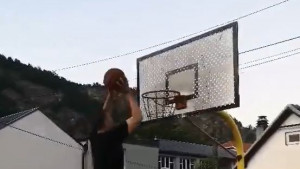 Teletović pokazao da i dalje može monstruozno zakucati iako je već dvije godine u penziji